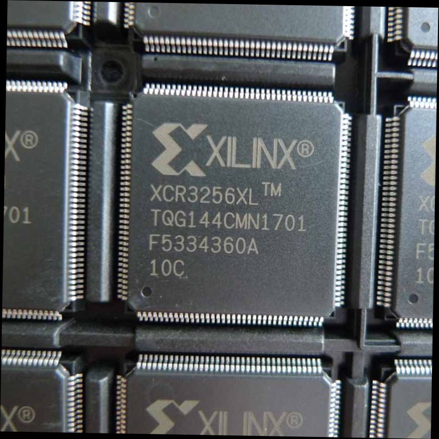 XCR3256XL-10TQG144C